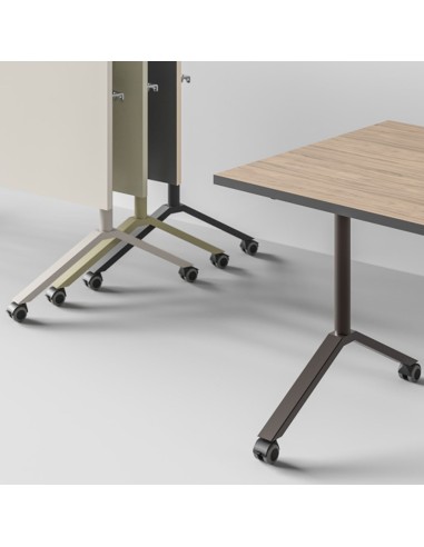 Table mobile rabattable FLIPTOP avec roulettes pour salle de réunion.