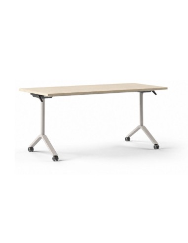 Tables de conférence FLIPTOP avec plateaux en chêne naturel rabattables.