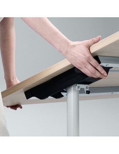 Table de formation rabattable pour rangement compact en haute école FLIPTOP.