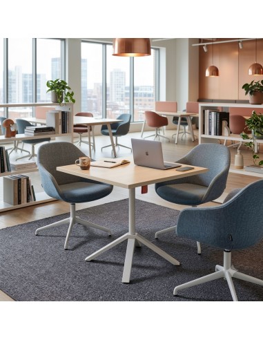 Table bistro carrée FLIPTOP dans un espace de travail informel aménagé à Genève.