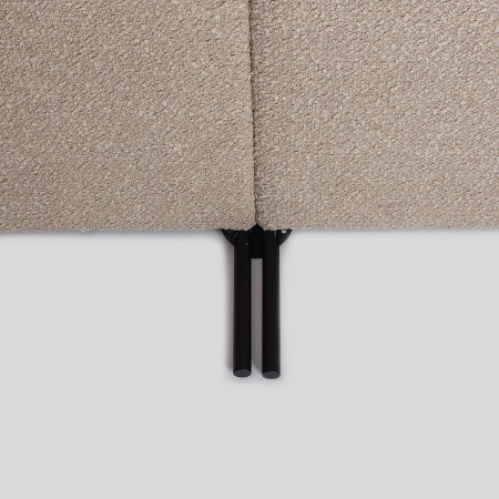 Détail d'un connecteur d'angle pour cloison acoustique Flos Free avec assemblage à 180°