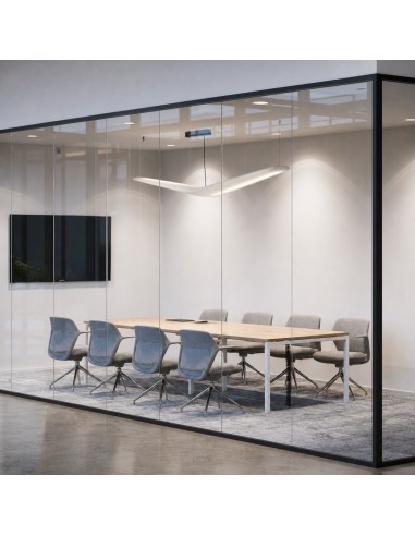 Grande table de réunion NOVA U 320 x 120 cm pour 10 personnes dans une salle de conférence vitrée.