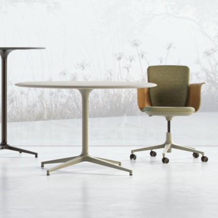 Table ronde de réunion professionnelle BOTANY avec pied central dans un espace de travail.