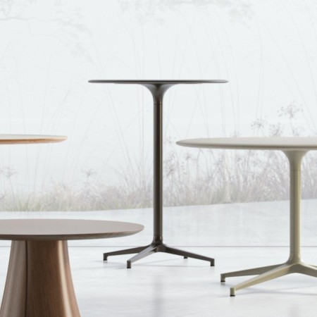 Table haute ronde collaborative avec pied central BOTANY en métal.