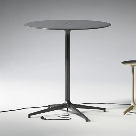 Table haute de réunion BOTANY avec découpe électrique pour prises.