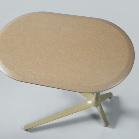 Table basse d'appoint BOTANY en métal vue de haut pour espaces lounge.