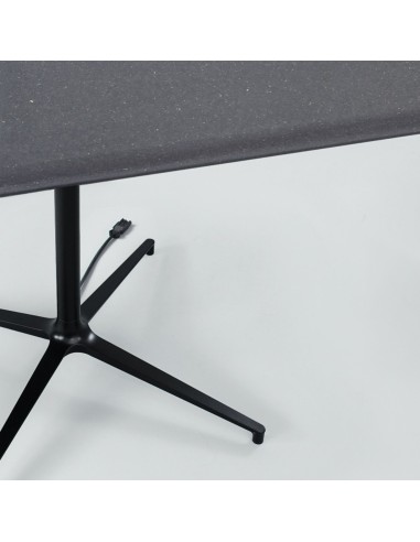 Système électrique de la table BOTANY ovale de réunion avec pieds en étoile.
