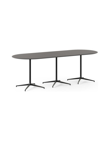 Table haute de réunion oblongue BOTANY 320 x 120 cm avec trois piètements métalliques noirs.