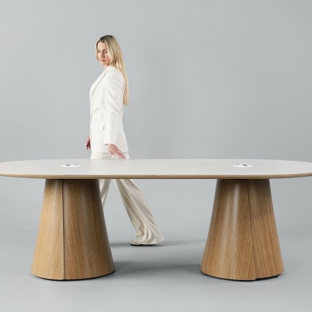 Table de conférence ovale pour entreprises avec piètement rond design en bois BOTANY.