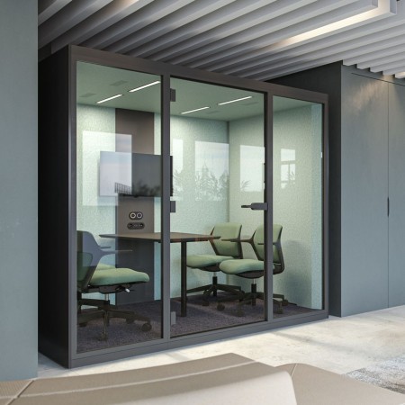 Cabine acoustique SONUS L pour quatre personnes avec parois vitrées, table de réunion et éclairage intégré. 2