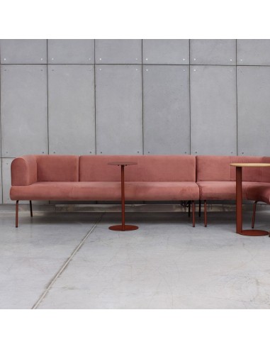 Canapé modulable en velours rouge LINJE pour espaces d'accueil.