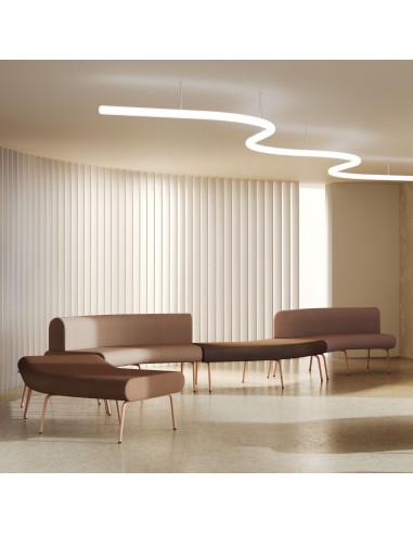 Banquettes modulaires courbes LINJE formant un espace lounge professionnel à Zurich.