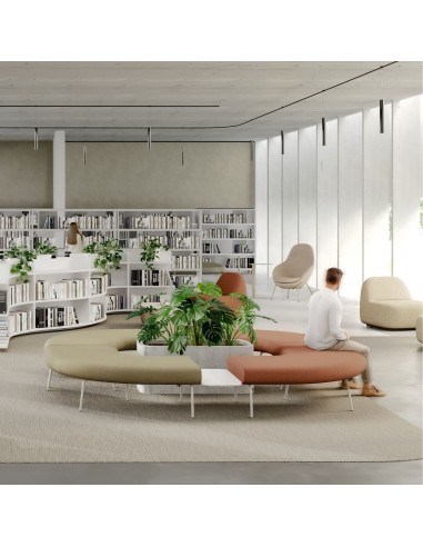 Banquettes courbes LINJE LE 90 formant un îlot lounge dans un espace professionnel à Berne.