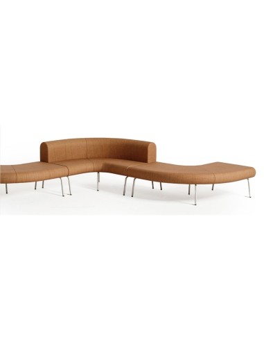 Canapé modulable LINJE courbe aménagé pour espace de rencontre professionnel.