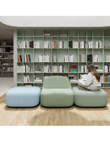 Bibliothèque design coloré à Saint-Maurice avec poufs Jelly pour lecture.