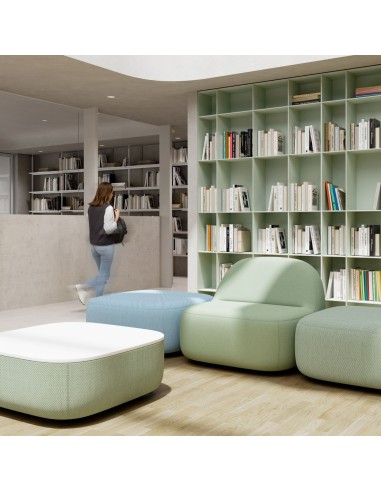 Bibliothèque à Fribourg avec poufs Jelly colorés design.