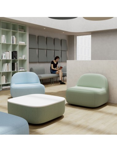 Espace d'études à Bâle avec poufs design Jelly verts et bleues confortables.