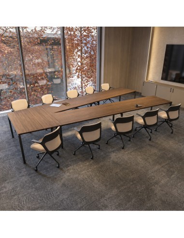 Table de réunion haut de gamme 10 places dans une salle de conférence moderne à Zurich.