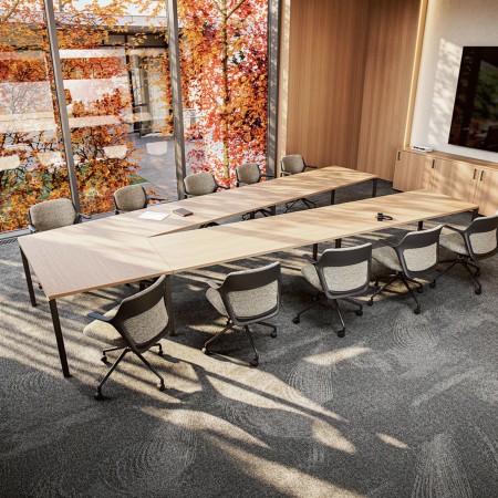 Grande table de conférence en V avec plateau finition bois - Nova U 2