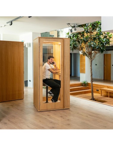Cabine téléphonique acoustique Haven One installée dans un bureau