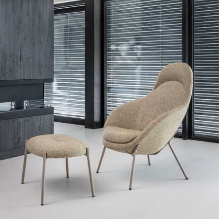 Fauteuil d’attente enveloppant avec assise rembourrée et pieds fins - Vieni 2
