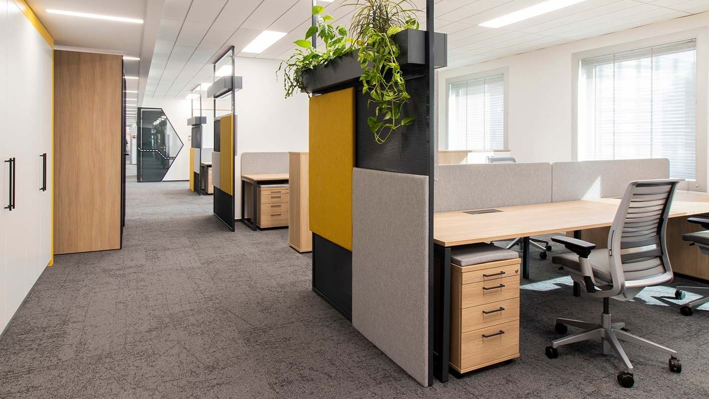 Bureau assis debout électrique avec plateau en bois pour poste de travail ergonomique en Suisse