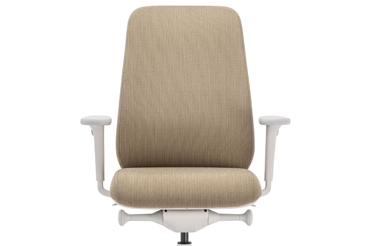 Chaise de bureau ergonomique avec assise et dossier en tissu beige offrant un confort durable pour les postes de travail en entreprise en Suisse