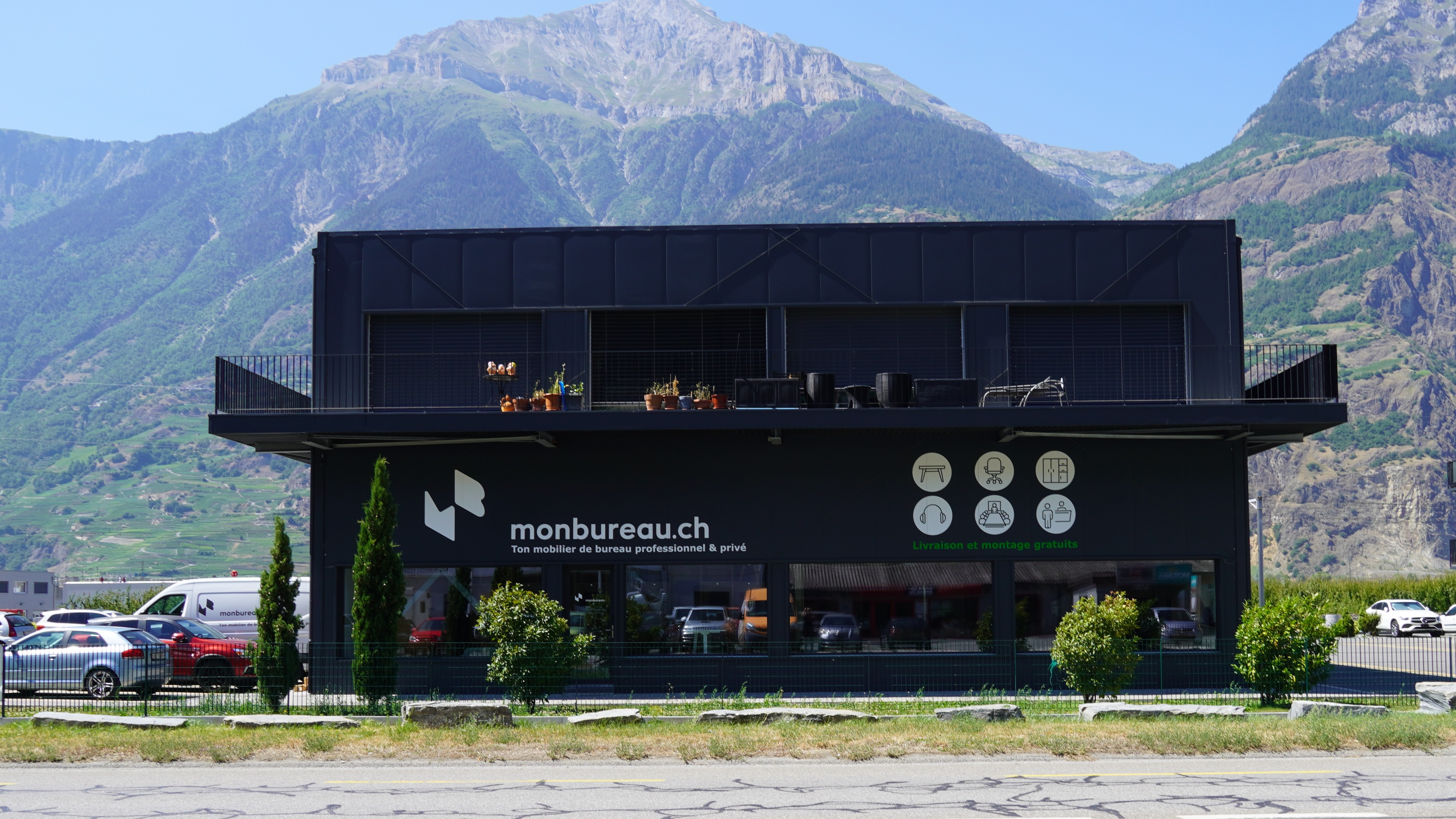 Vidéo d'accès au showroom monbureau à Saxon
